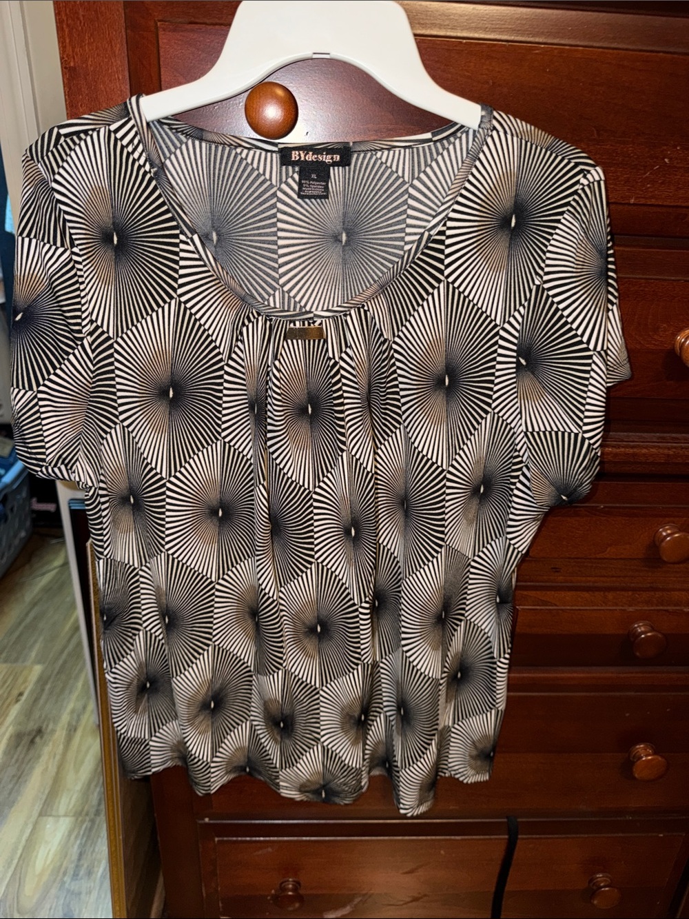 BYdesign Black & White Geometric Short Sleeve Blouse